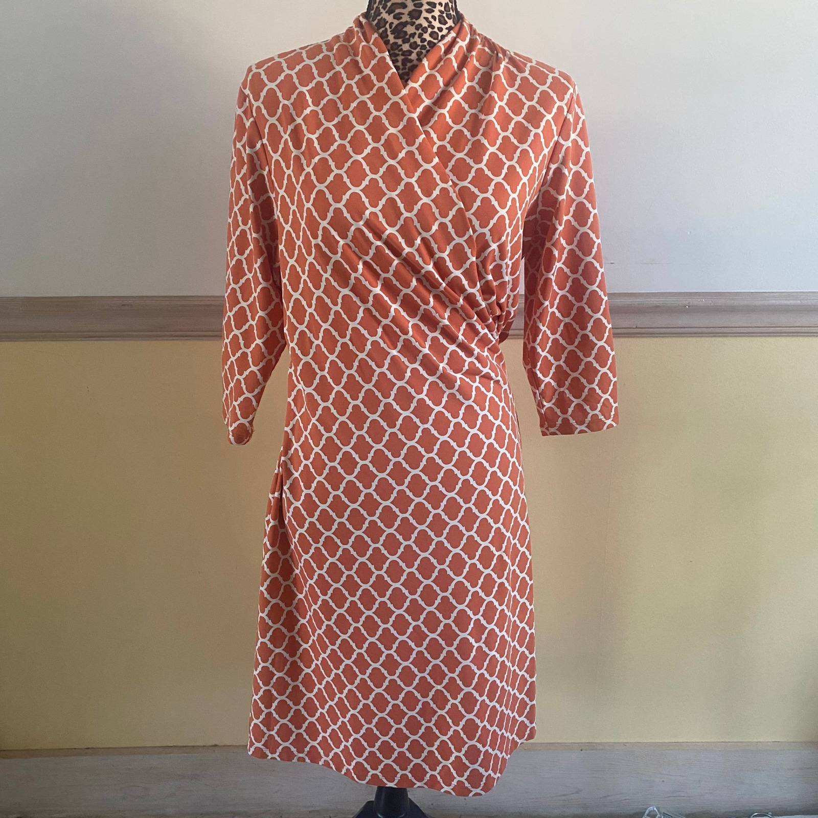 J Mclaughlin Women Catalina Orange White Quatrefoil Print Wrap Dress Midi Size M